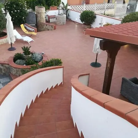 La Casa Di Clelia Torre Colimena Porto Cesareo Salento Esclusiva 2 Piani Con 6 Camere Doppie 3 Bagni Posti Auto Terrazza Giardino 5 Minuti Dal Mare San Pietro in Bevagna Exterior photo