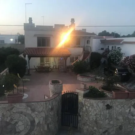 La Casa Di Clelia Torre Colimena Porto Cesareo Salento Esclusiva 2 Piani Con 6 Camere Doppie 3 Bagni Posti Auto Terrazza Giardino 5 Minuti Dal Mare San Pietro in Bevagna Exterior photo