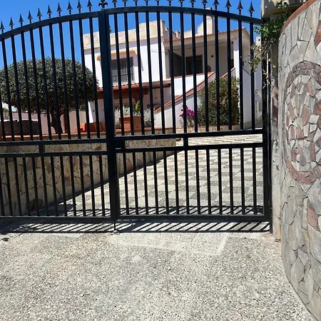 La Casa Di Clelia Torre Colimena Porto Cesareo Salento Esclusiva 2 Piani Con 6 Camere Doppie 3 Bagni Posti Auto Terrazza Giardino 5 Minuti Dal Mare San Pietro in Bevagna Exterior photo